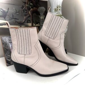 Crown Vintage off White Kanaria Western Bootie